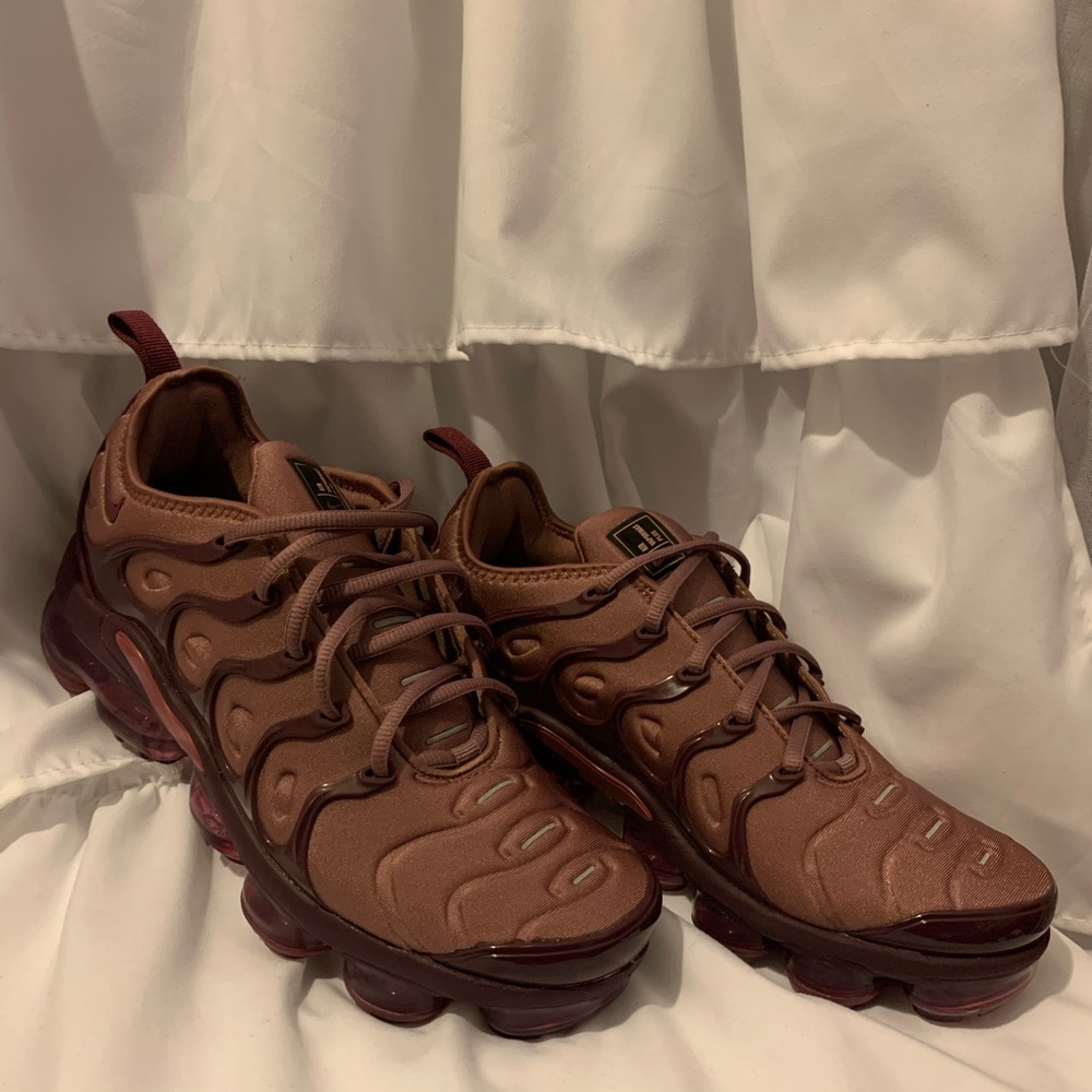 Nike Air VaporMax Plus Bordeaux Sz 8 BRAND NEW